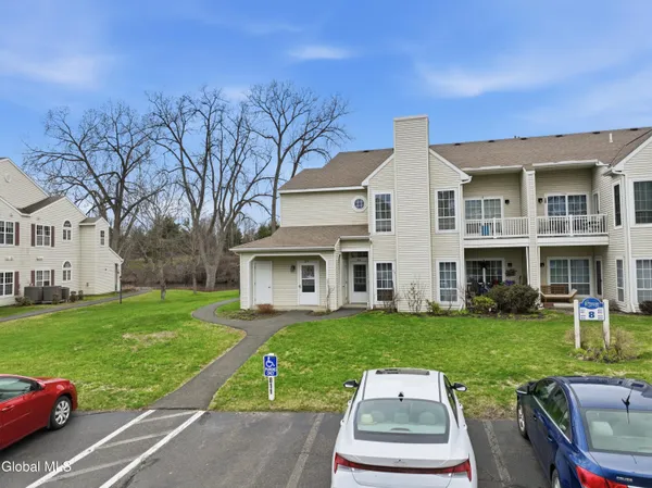 $219,900 | 824 Ridge Circle, Troy, NY 12182