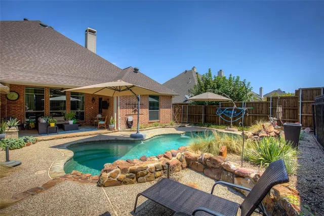 $699,900 | 826 Hunters Glen, Rockwall, TX 75032