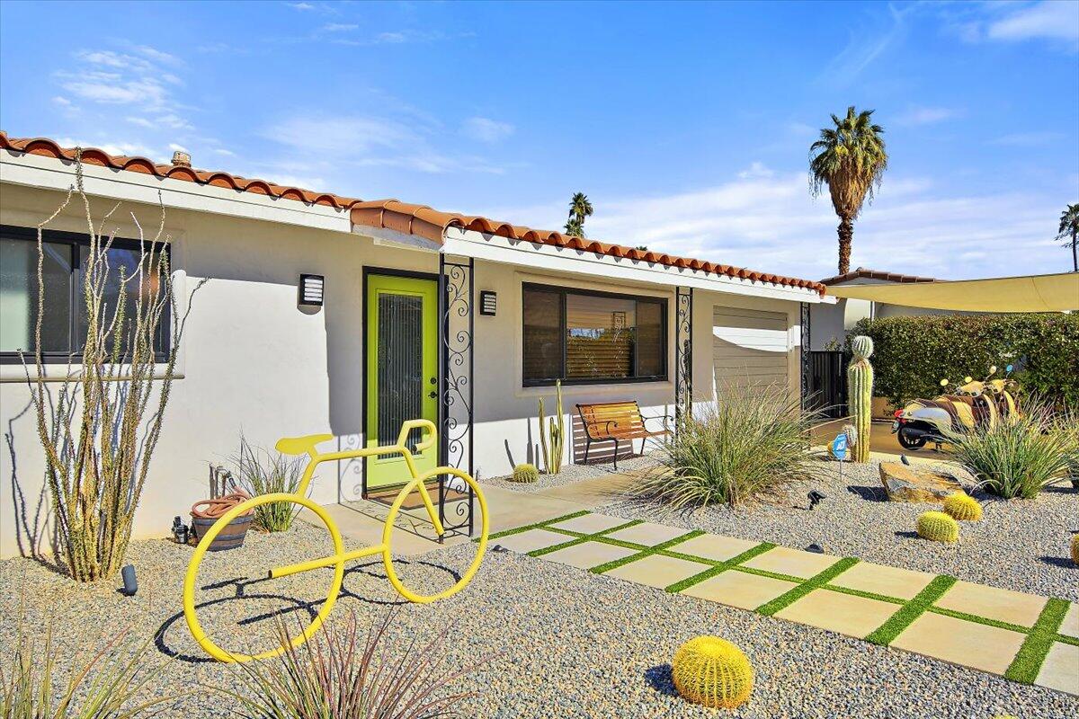 70140 Sun Valley Drive Rancho Mirage, CA 92270 - Photo 35 of 36 a view of a chairs and table in patio