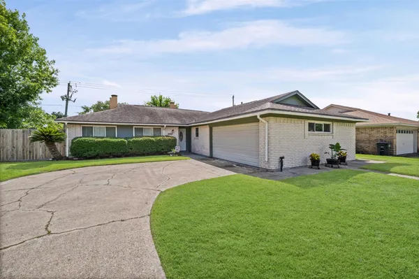 $267,000 | 4915 Charnock Drive, Alvin, TX 77511
