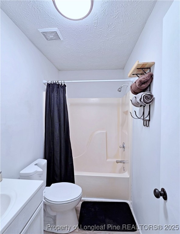 5309 Tory Hill Road Hope Mills, NC 28348 - Photo 22 of 45 a bathroom with a toilet and a shower