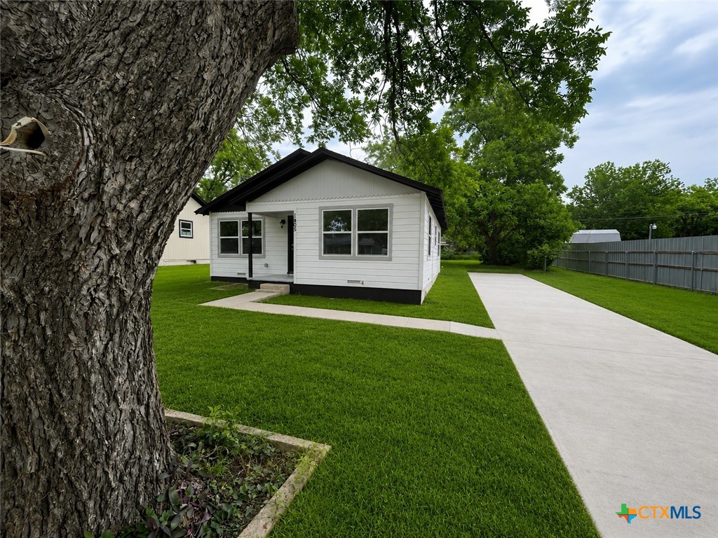 1405 South 39th Street Temple, TX 76504 - Photo 4 of 21 *vegetation artificially enhanced