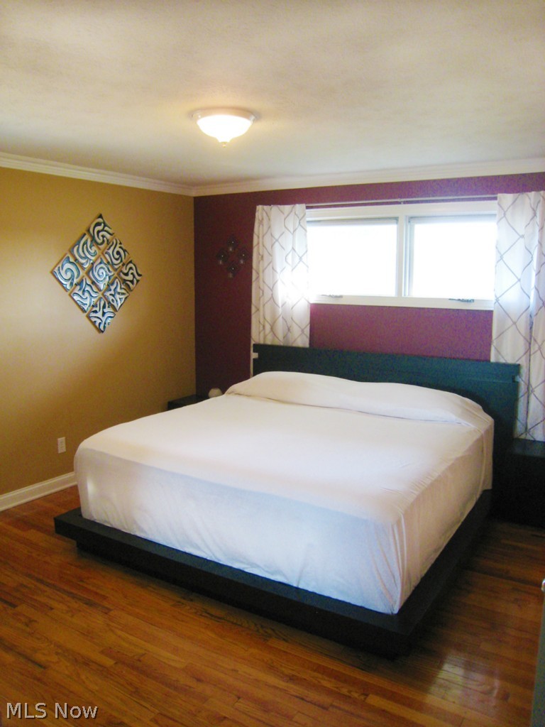 6925 Maplewood Road Parma Heights, OH 44130 - Photo 11 of 25 Large and open master bedroom with tons of light.