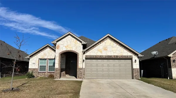$1,900 | 906 Tippit Lane, Greenville, TX 75402