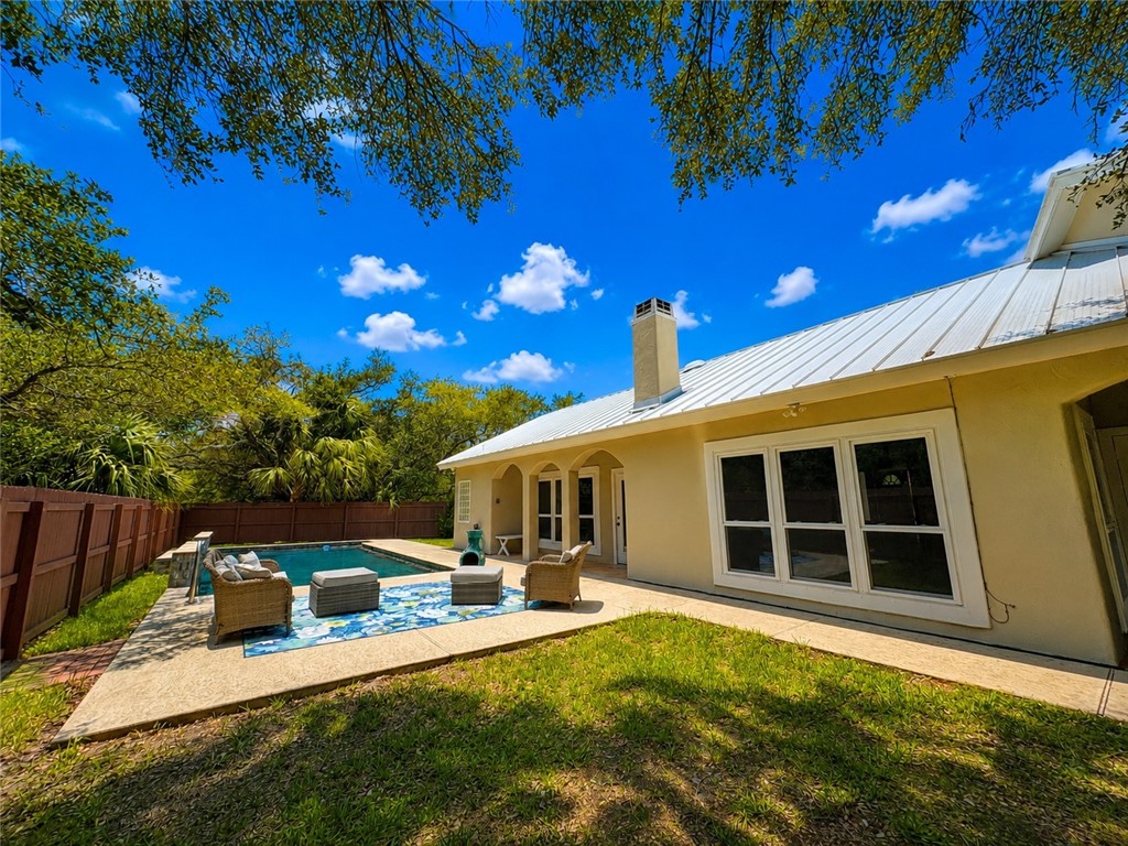 610 Bent Tree Street Rockport, TX 78382 - Photo 4 of 33