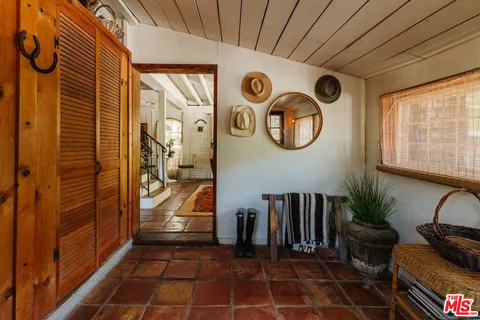 $1,100,000 | 437 Short Trail, Topanga, CA 90290