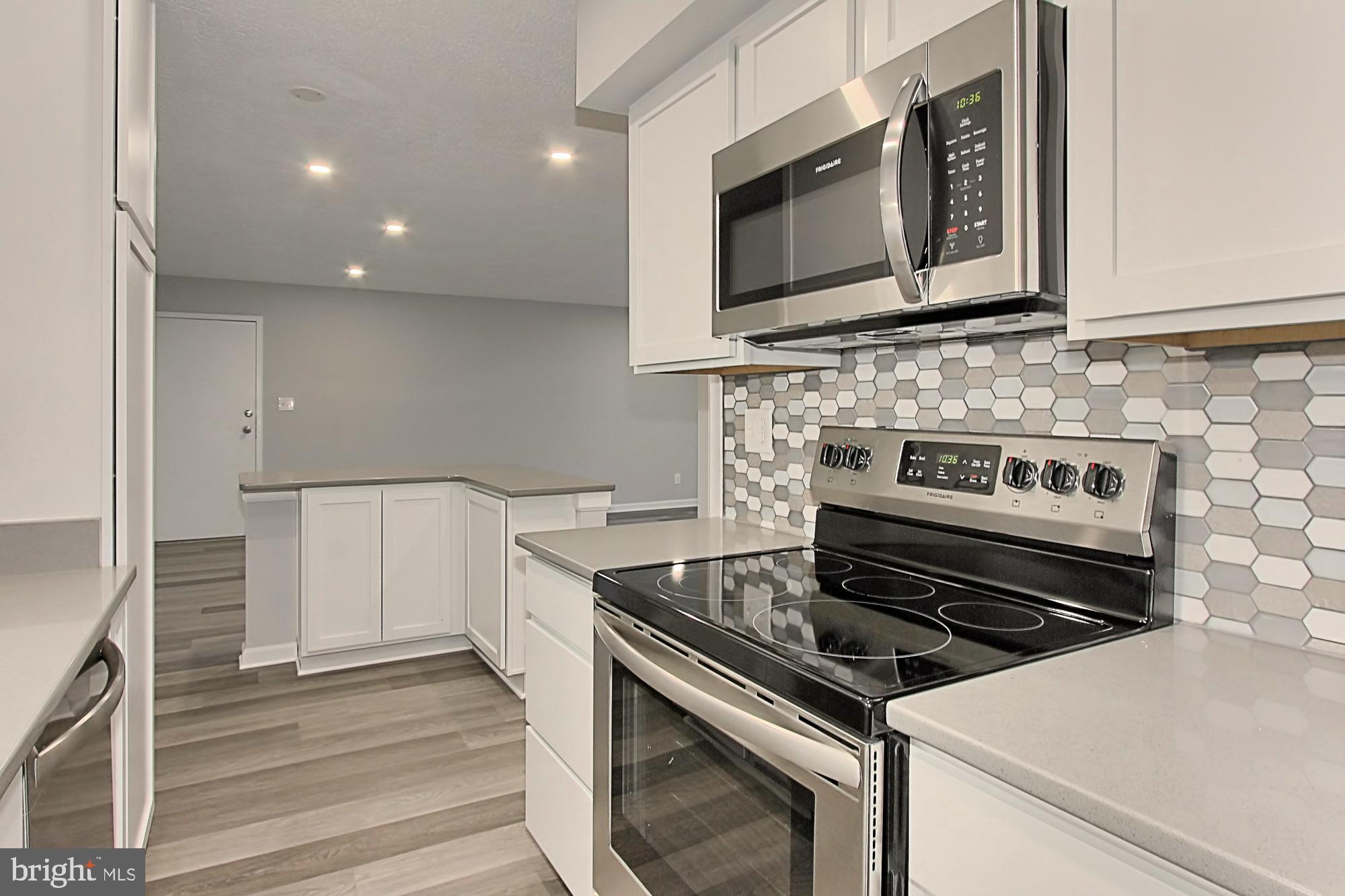 8312 Kingsgate Road, Unit 536 Springfield, VA 22152 - Photo 12 of 29 Kitchen