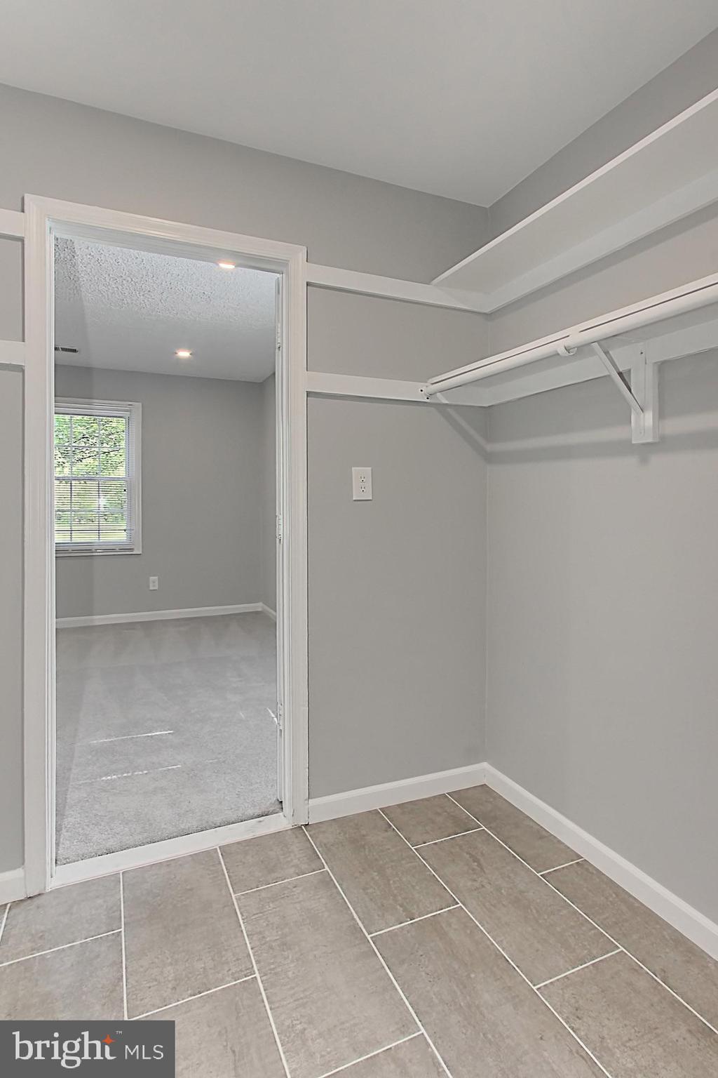 8312 Kingsgate Road, Unit 536 Springfield, VA 22152 - Photo 20 of 29 Master Closet