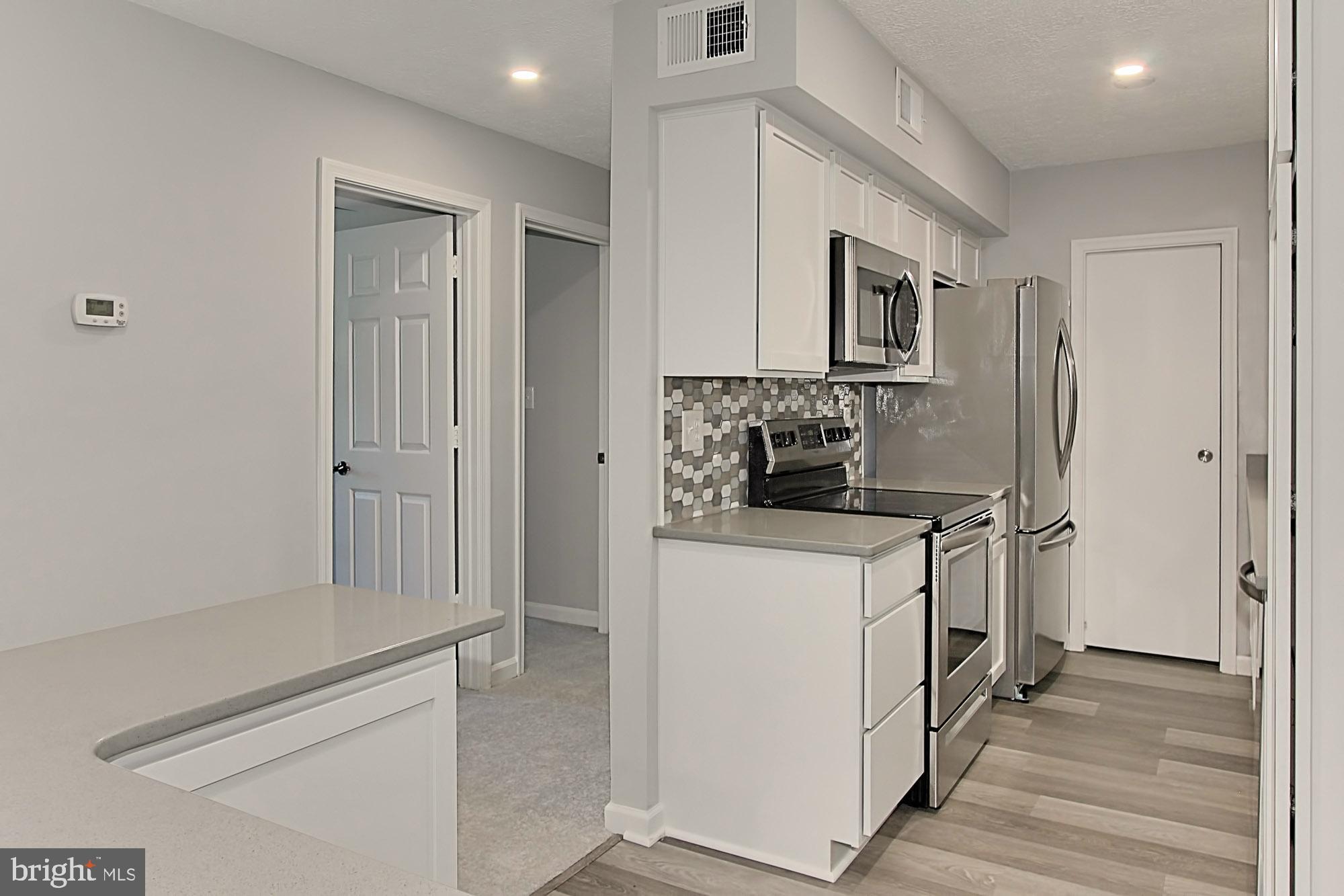 8312 Kingsgate Road, Unit 536 Springfield, VA 22152 - Photo 9 of 29 Kitchen