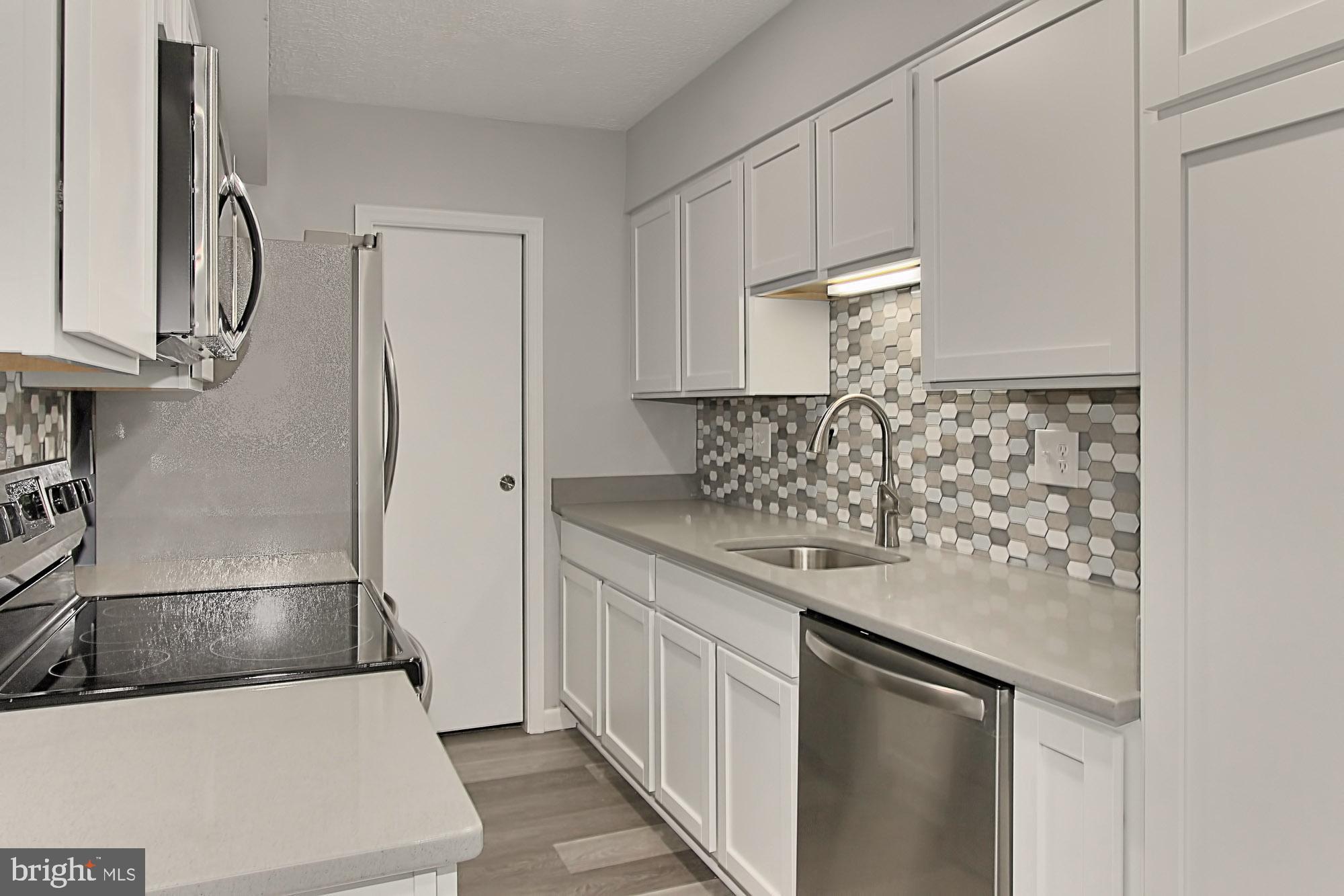 8312 Kingsgate Road, Unit 536 Springfield, VA 22152 - Photo 10 of 29 Kitchen