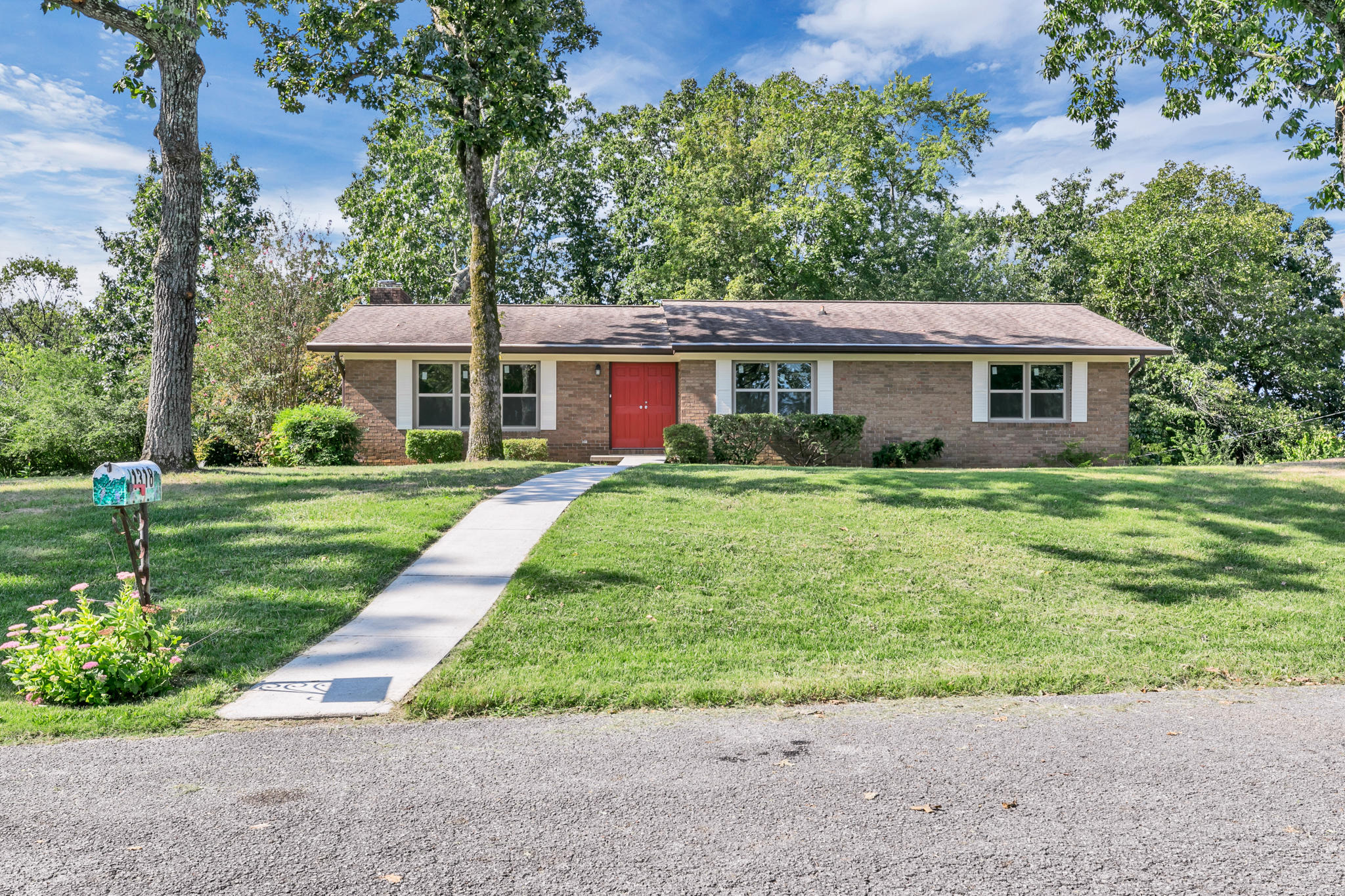 1318 Highland Road Chattanooga, TN 37415 - Photo 1 of 30 h1