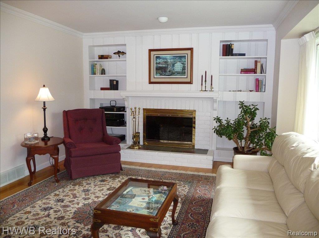 27140 Gardenway Road Franklin, MI 48025 - Photo 3 of 25 Living room right