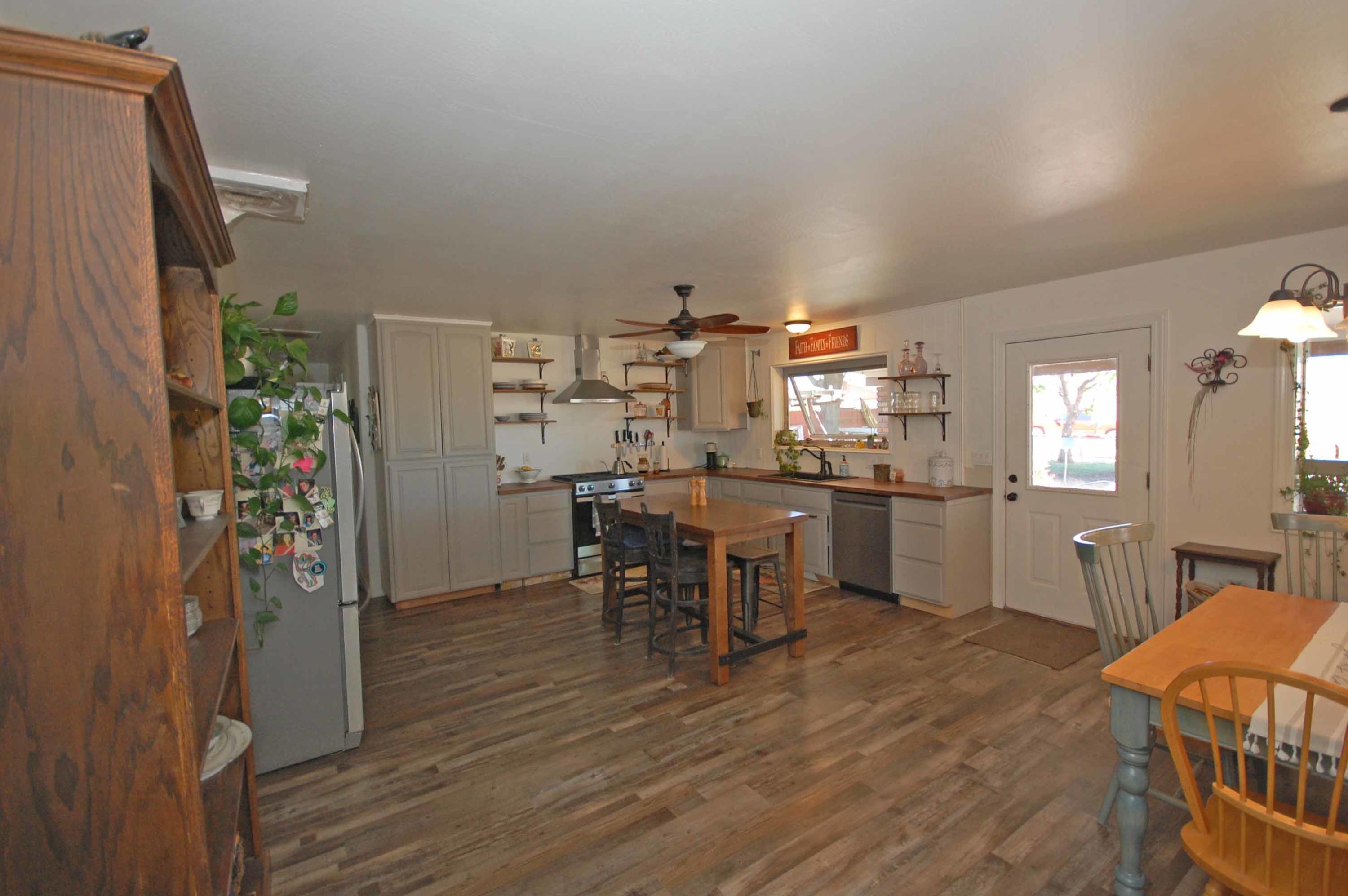 22590 North Malapai Ridge Road Paulden, AZ 86334 - Photo 8 of 43 Kitchen