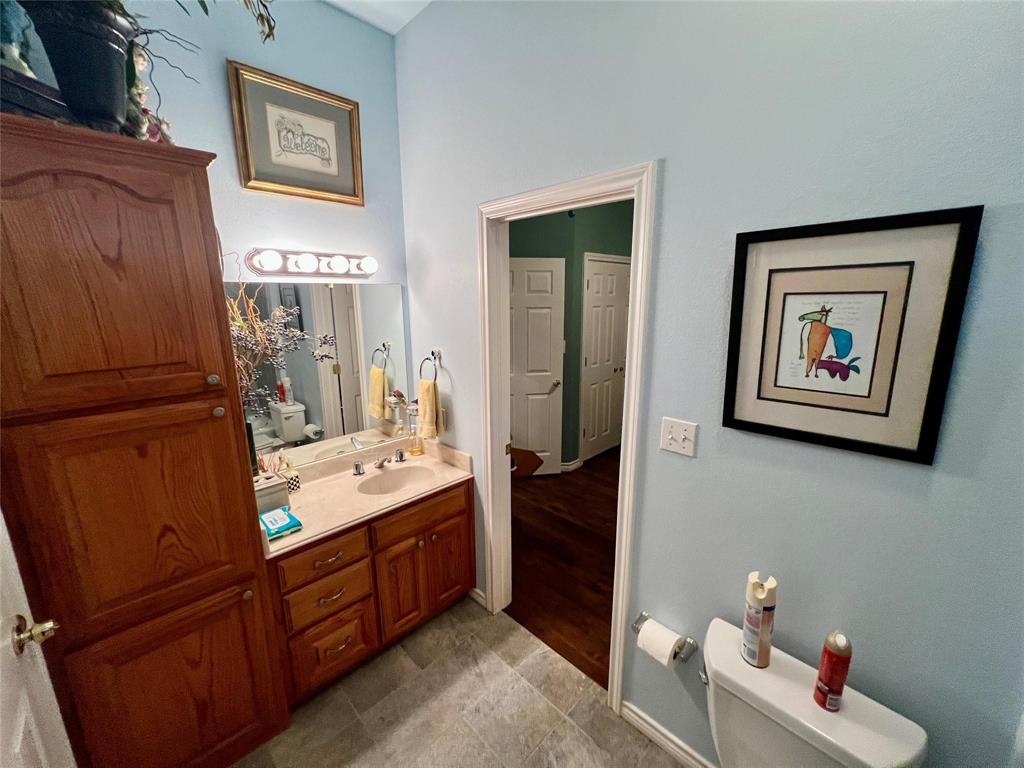 660 Timberidge Lake Road Graham, TX 76450 - Photo 15 of 19 Jack n Jill Bath