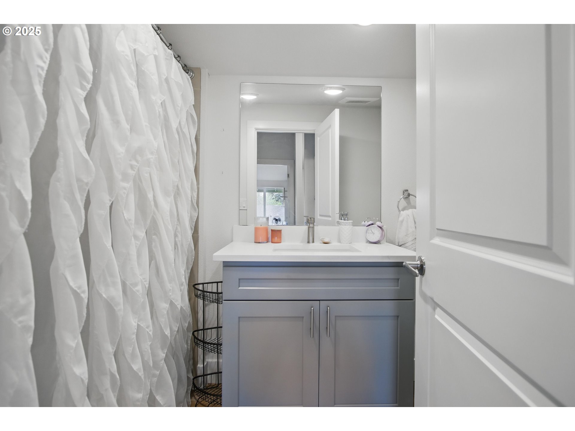 16317 Southeast Salmon Street, Unit B Portland, OR 97233 - Photo 16 of 24