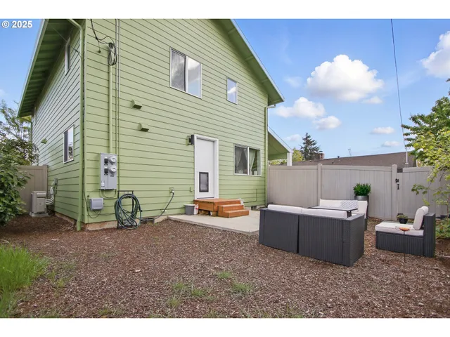 $299,990 | 16317 Southeast Salmon Street, Unit B, Portland, OR 97233