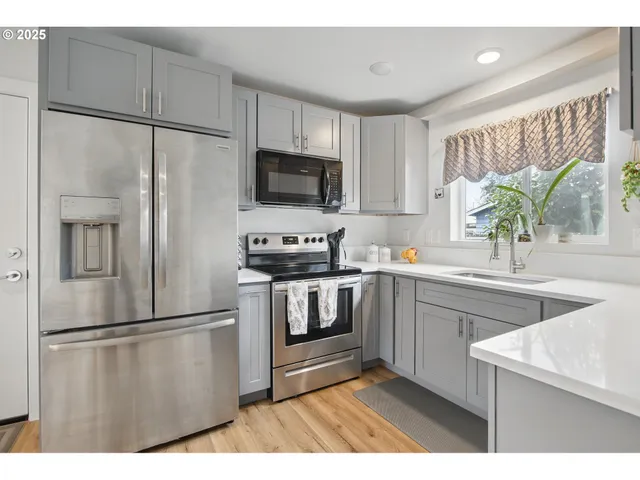 $299,990 | 16317 Southeast Salmon Street, Unit B, Portland, OR 97233