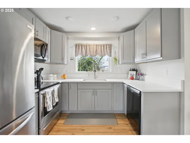 $299,990 | 16317 Southeast Salmon Street, Unit B, Portland, OR 97233
