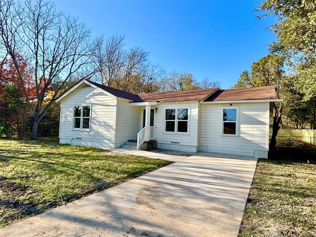 1104 West 10th Street McGregor, TX 76657 - Photo 1 of 34