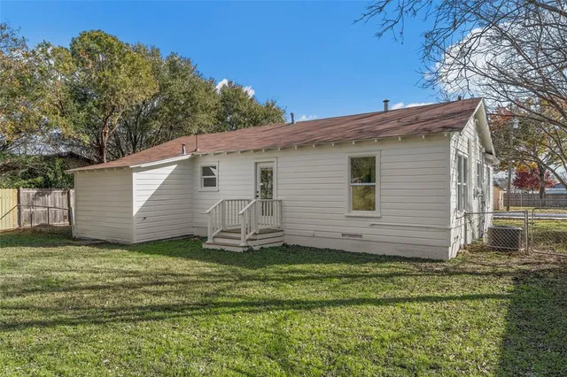 $200,000 | 1104 West 10th Street, McGregor, TX 76657