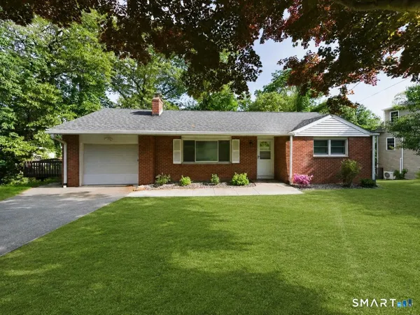 $489,900 | 24 Ridge Road, Cromwell, CT 06416