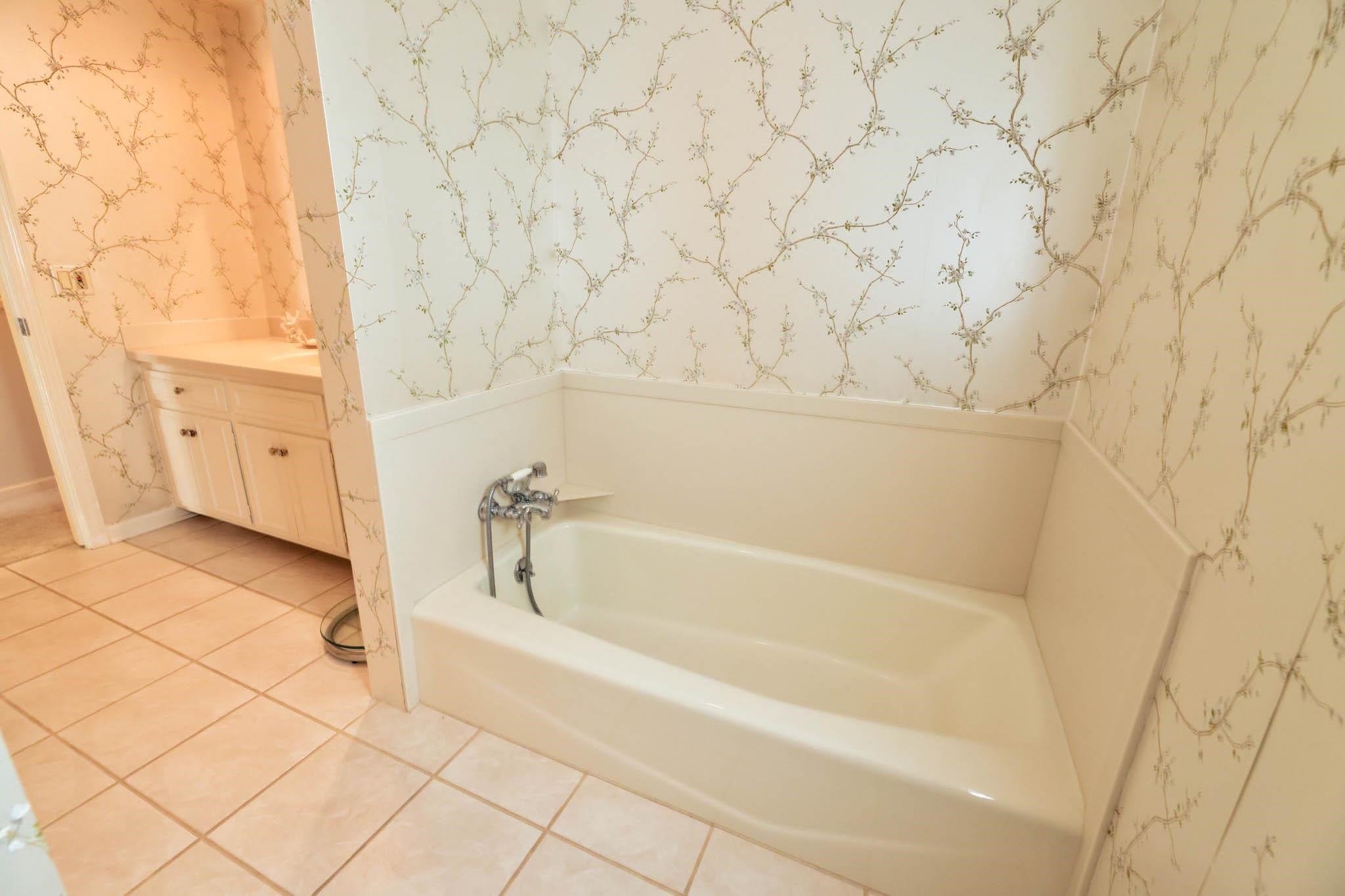 1216 Rocky Ridge Trail Flint, MI 48532 - Photo 27 of 44 50087171-26.JPG