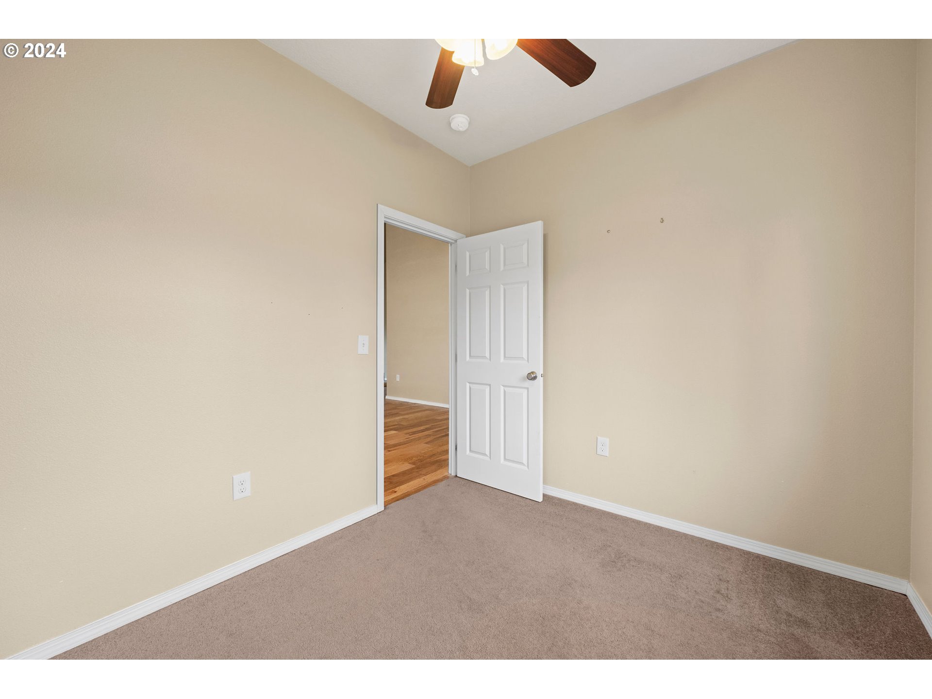 92560 Pilots Road Astoria, OR 97103 - Photo 14 of 29 Den/Office