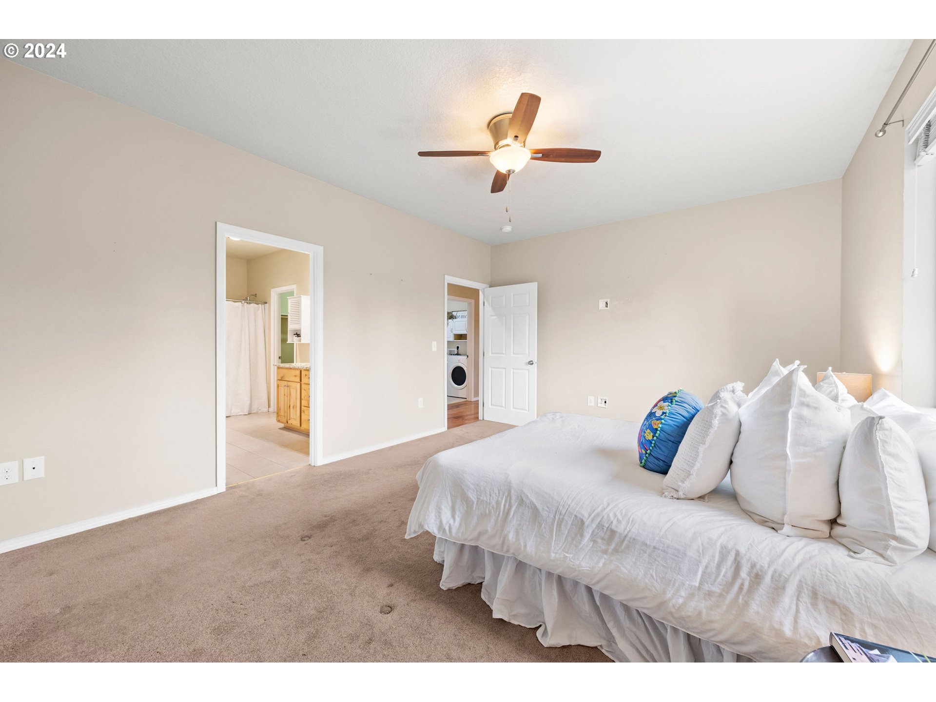 92560 Pilots Road Astoria, OR 97103 - Photo 23 of 29 Bedroom, Primary