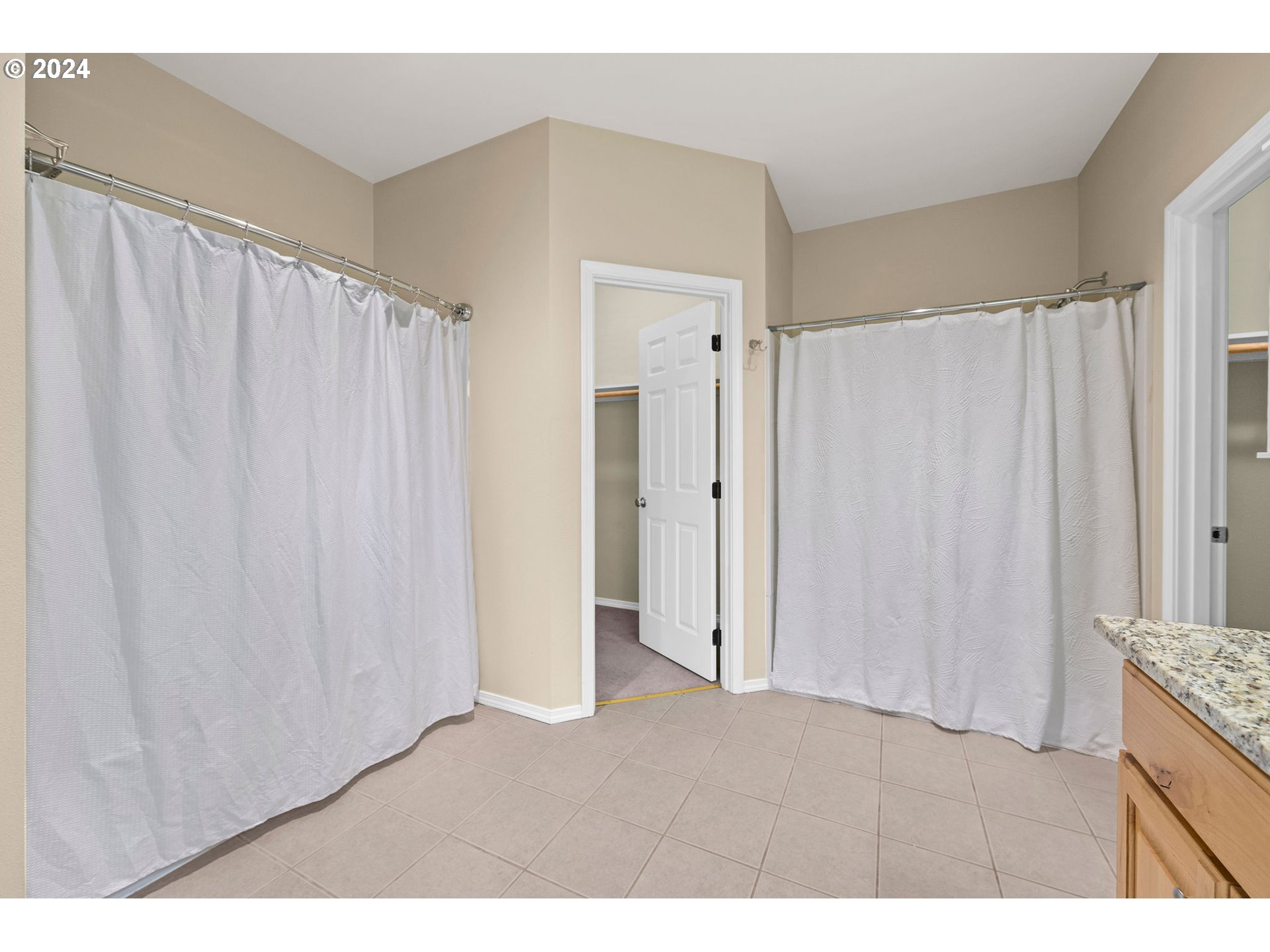 92560 Pilots Road Astoria, OR 97103 - Photo 25 of 29 Bathroom, Attached