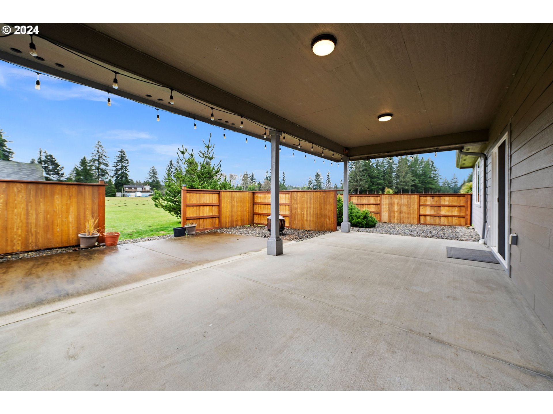 92560 Pilots Road Astoria, OR 97103 - Photo 27 of 29 Covered Patio