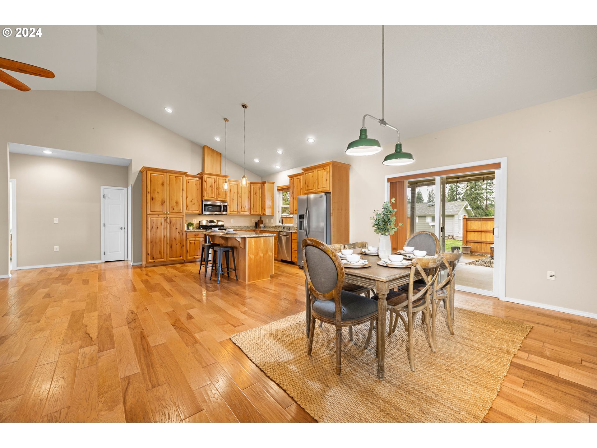 92560 Pilots Road Astoria, OR 97103 - Photo 7 of 29 Dining Area