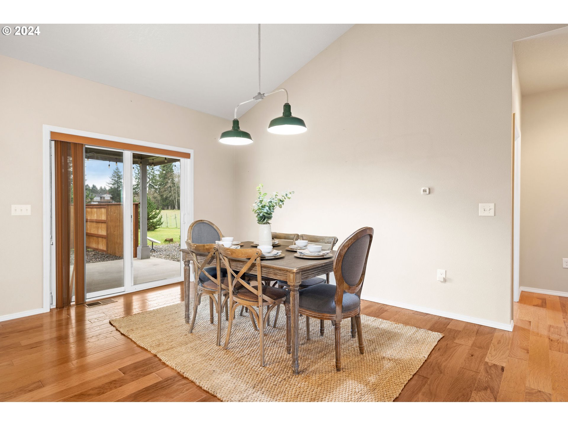 92560 Pilots Road Astoria, OR 97103 - Photo 9 of 29 Dining Area