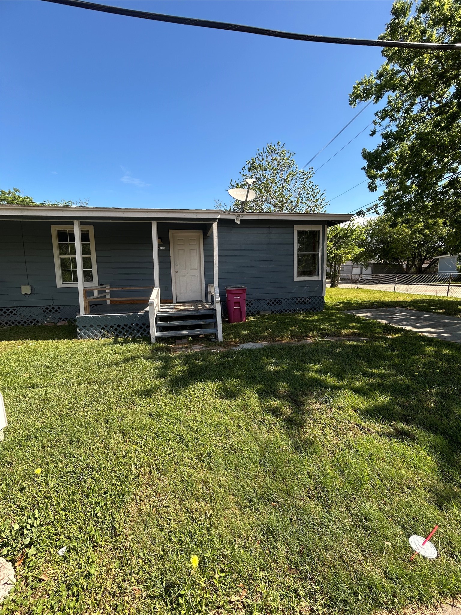 1102-11 West 10th Street Freeport, TX 77541 - Photo 1 of 10 a front view of a house with garden