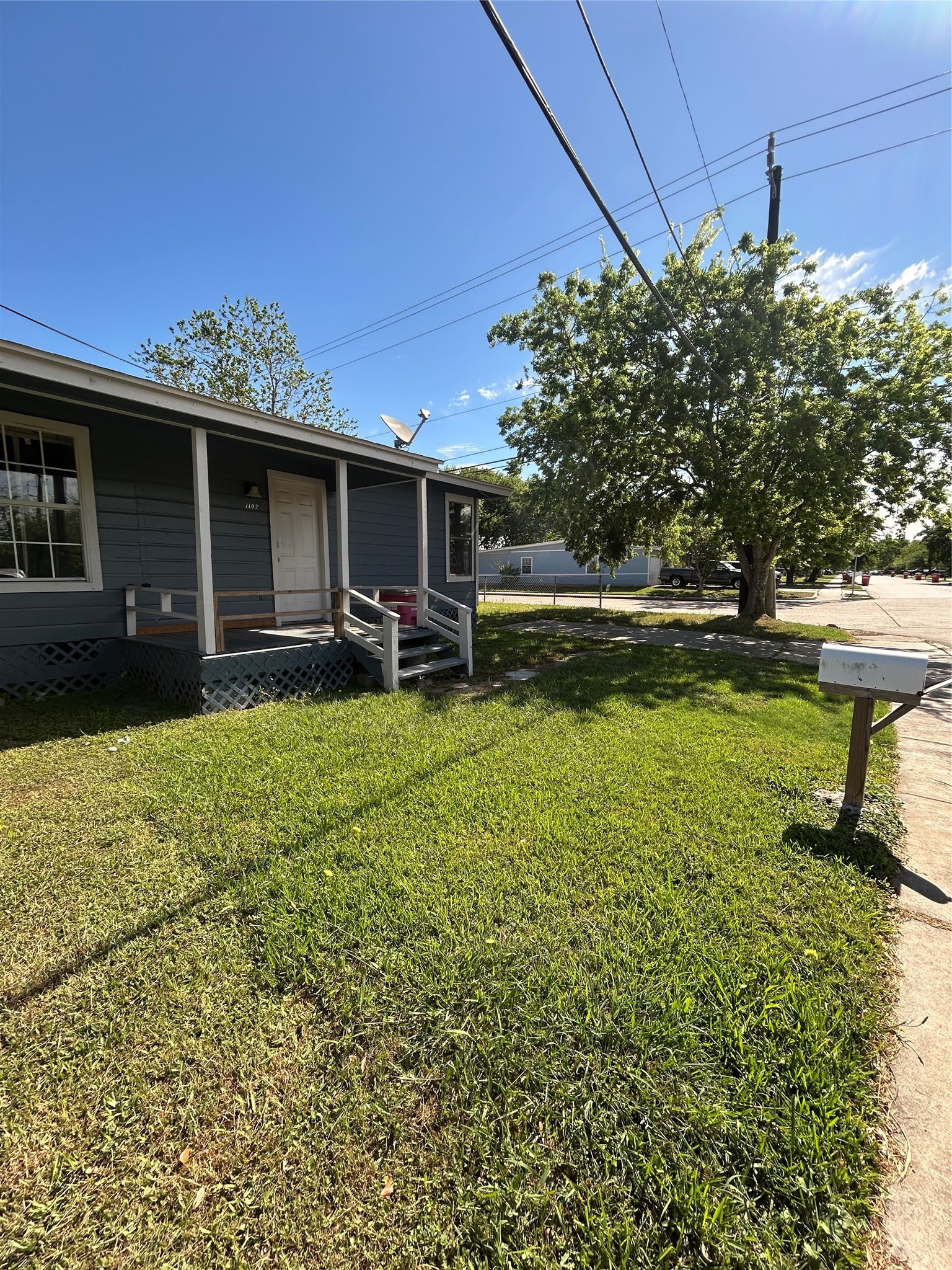 1102-11 West 10th Street Freeport, TX 77541 - Photo 2 of 10 a view of a backyard with a garden and entertaining space