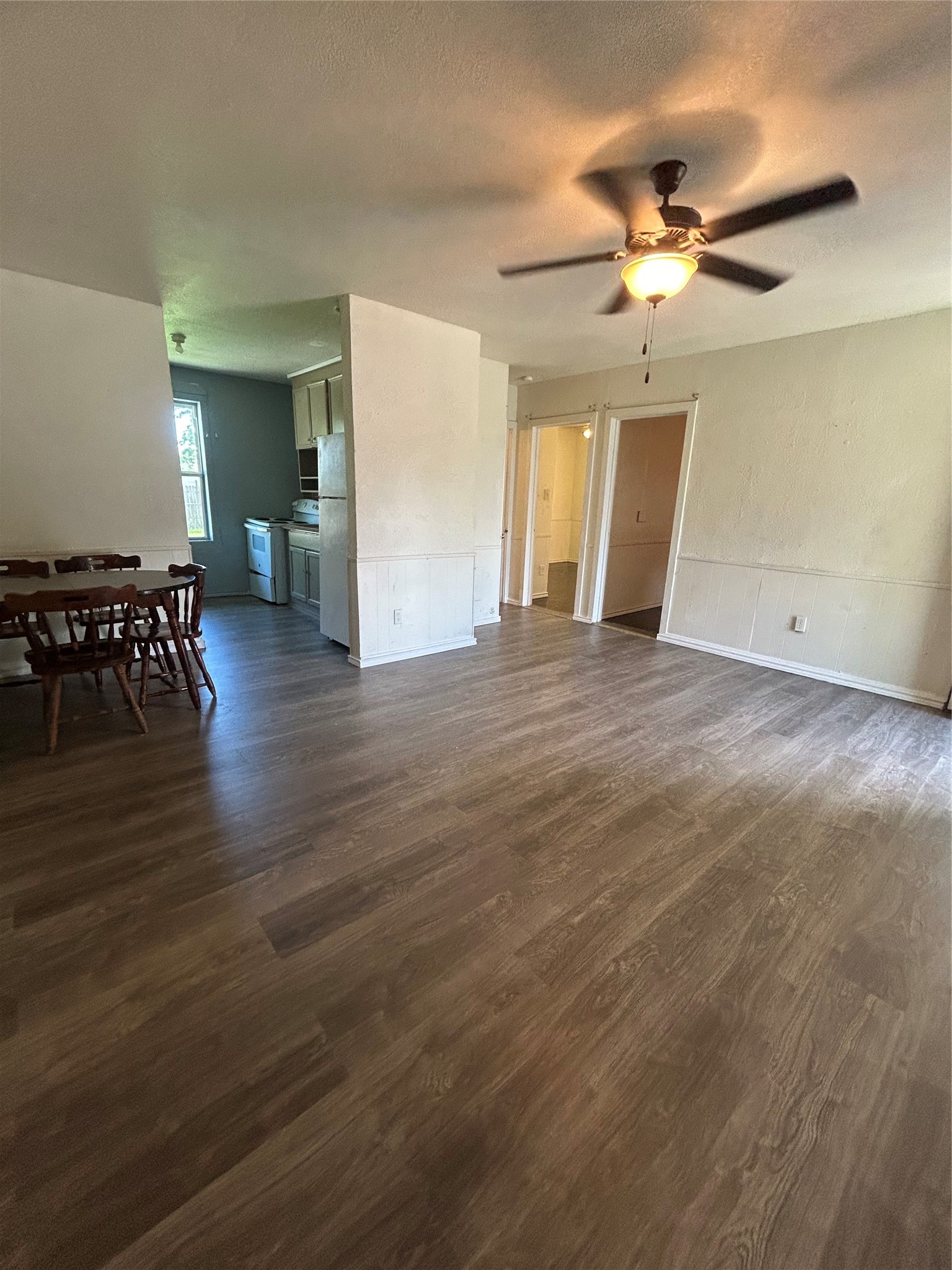 1102-11 West 10th Street Freeport, TX 77541 - Photo 5 of 10 a view of a livingroom with furniture wooden floor and chandelier