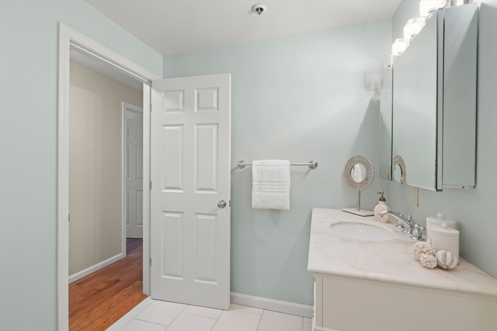 38 Dunham Road, Unit 204 Beverly, MA 01915 - Photo 18 of 27