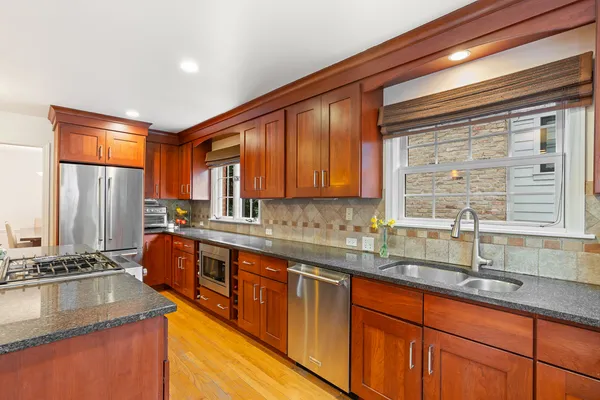 $1,399,000 | 526 Isabella Street, Wilmette, IL 60091