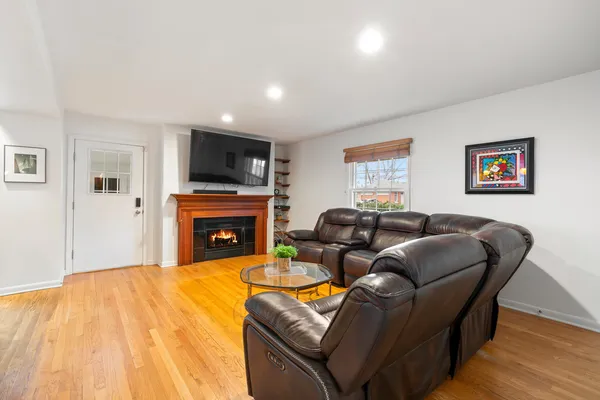 $1,399,000 | 526 Isabella Street, Wilmette, IL 60091