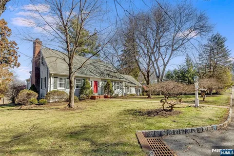 $799,000 | 1 Kingwood Drive, Little Falls, NJ 07424