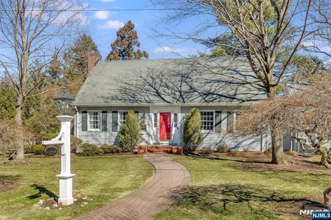 $799,000 | 1 Kingwood Drive, Little Falls, NJ 07424