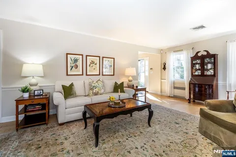 $799,000 | 1 Kingwood Drive, Little Falls, NJ 07424