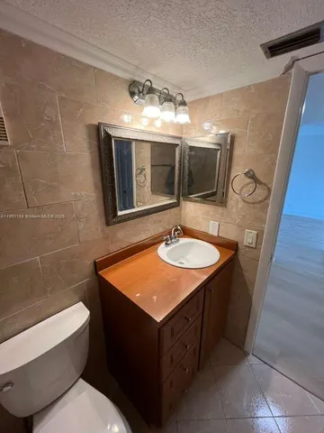 a view of a livingroom with furniture and windows