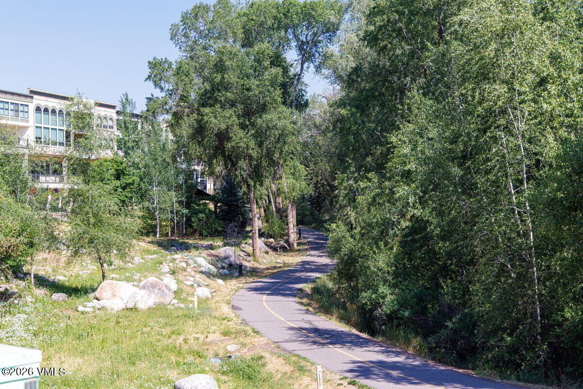 275 Main Street, Unit R306 Edwards, CO 81632 - Photo 14 of 16 Walking Path