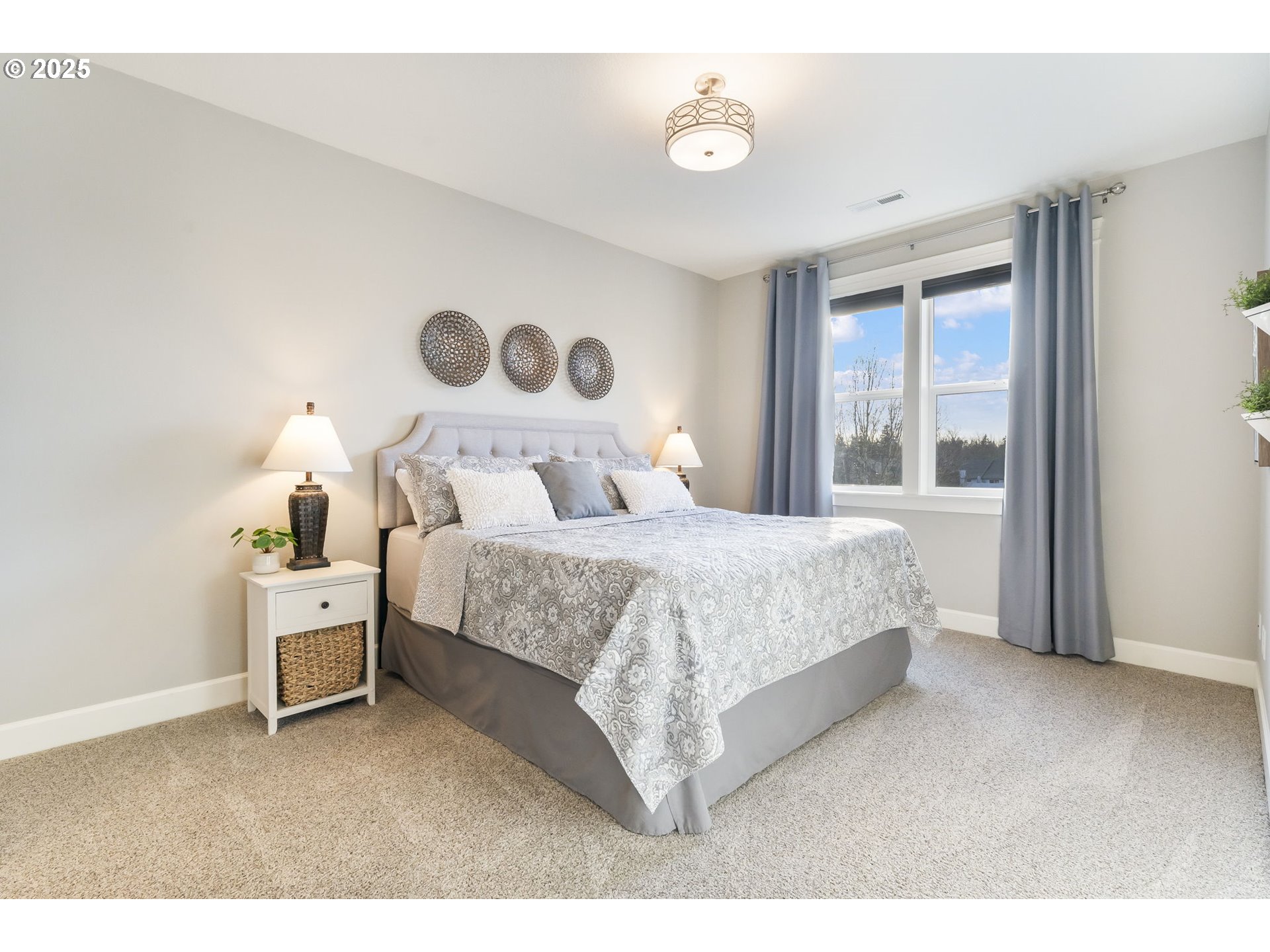 17612 Northeast 26th Avenue Ridgefield, WA 98642 - Photo 38 of 47 a spacious bedroom with a bed and a lamp