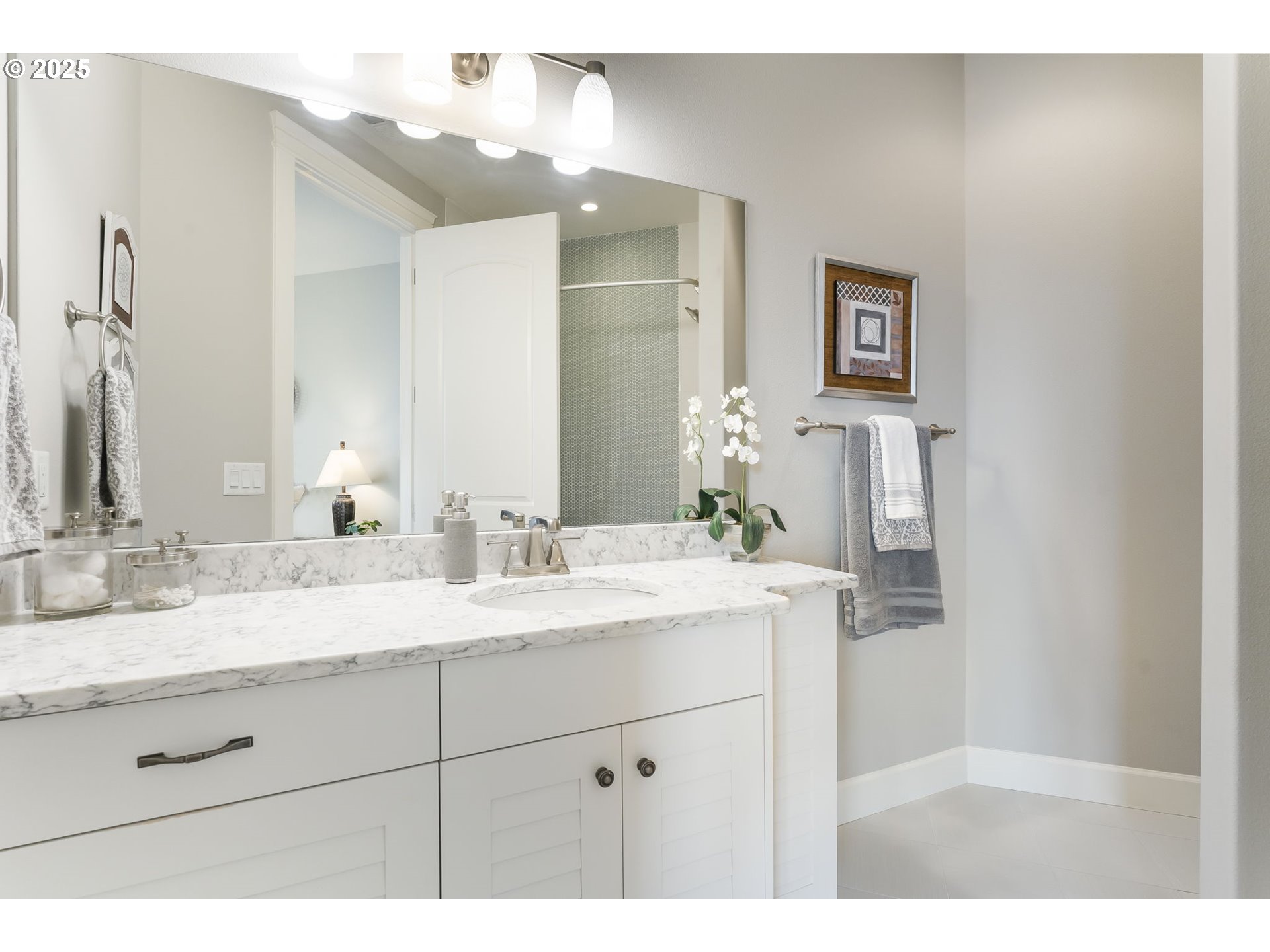 17612 Northeast 26th Avenue Ridgefield, WA 98642 - Photo 40 of 47 a bathroom with a sink and a mirror