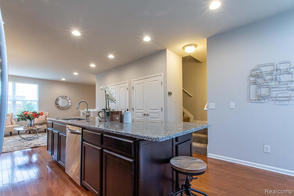 863 Barclay Circle Rochester Hills, MI 48307 - Photo 10 of 35