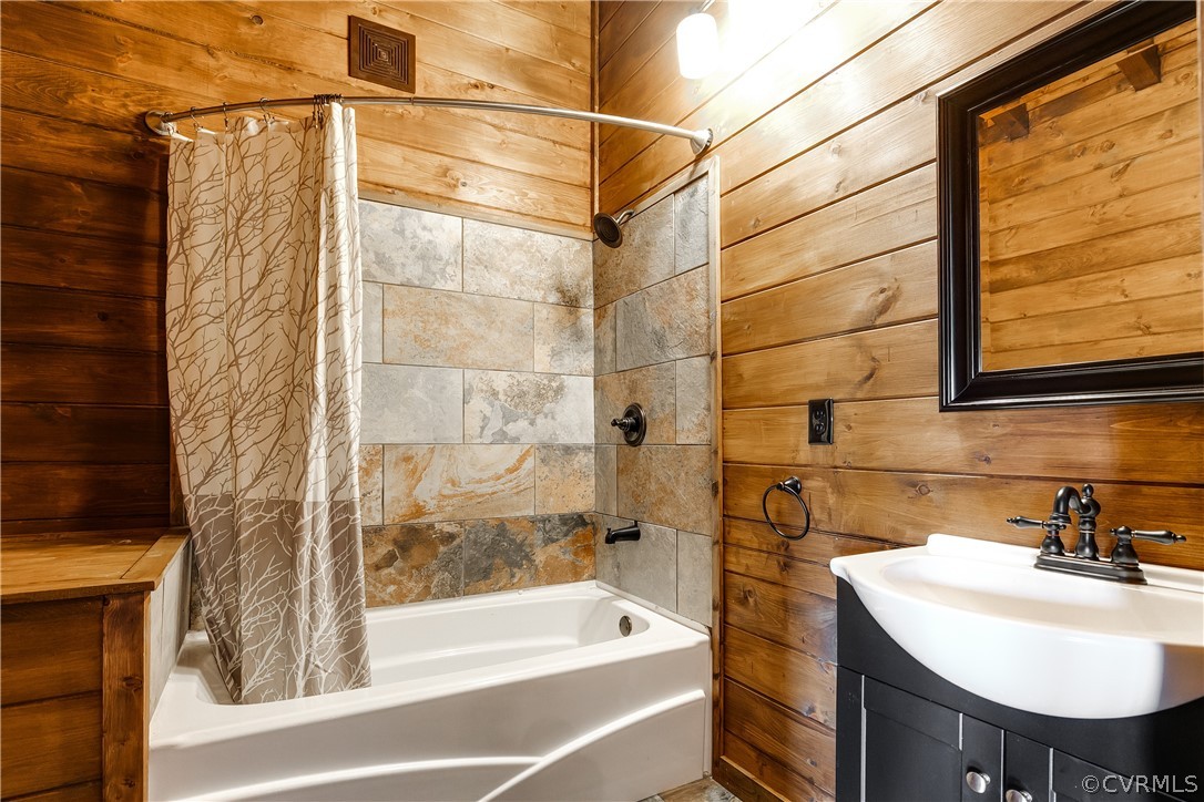 1471 New Bethel Road Meherrin, VA 23954 - Photo 38 of 50 a bathroom with a sink and a bathtub