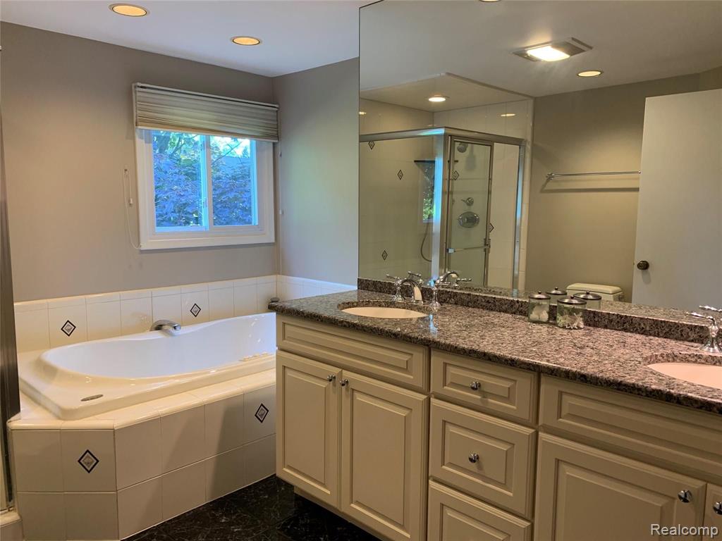 35033 Old Timber Road Farmington Hills, MI 48331 - Photo 27 of 44