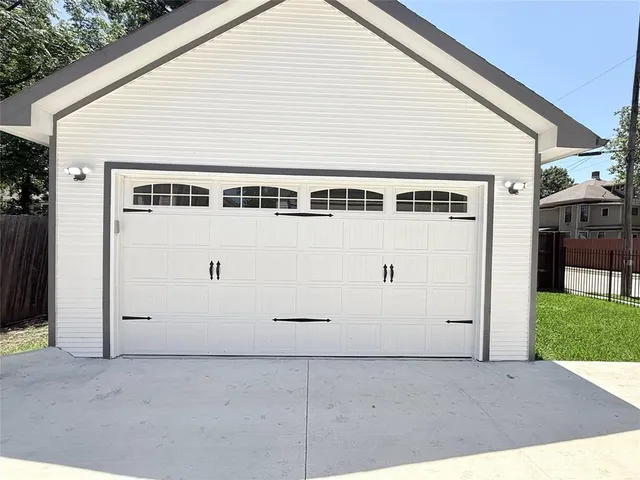 a view of a house with garage