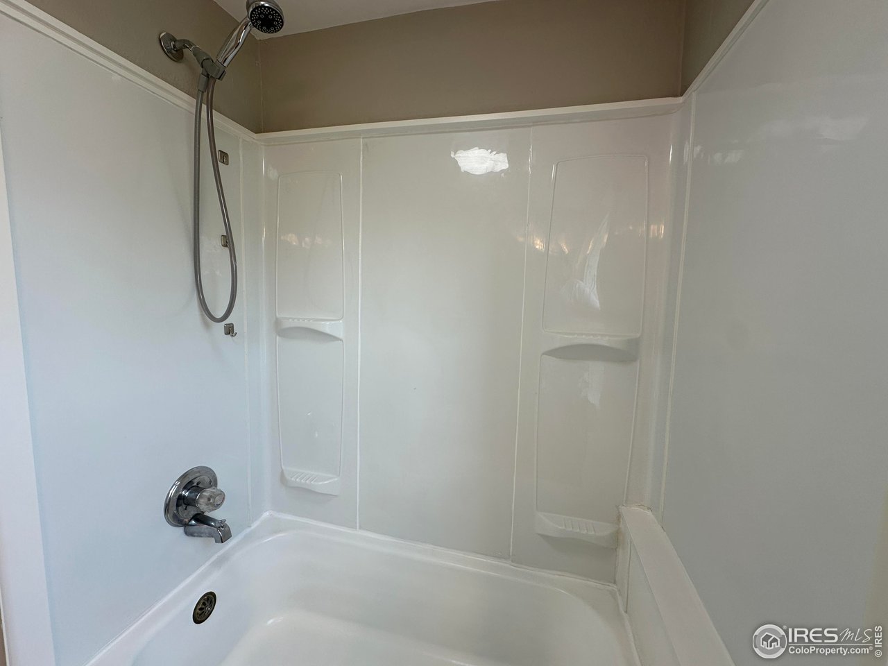 514 Hamilton Street Sterling, CO 80751 - Photo 8 of 12 Tub / Shower Combo